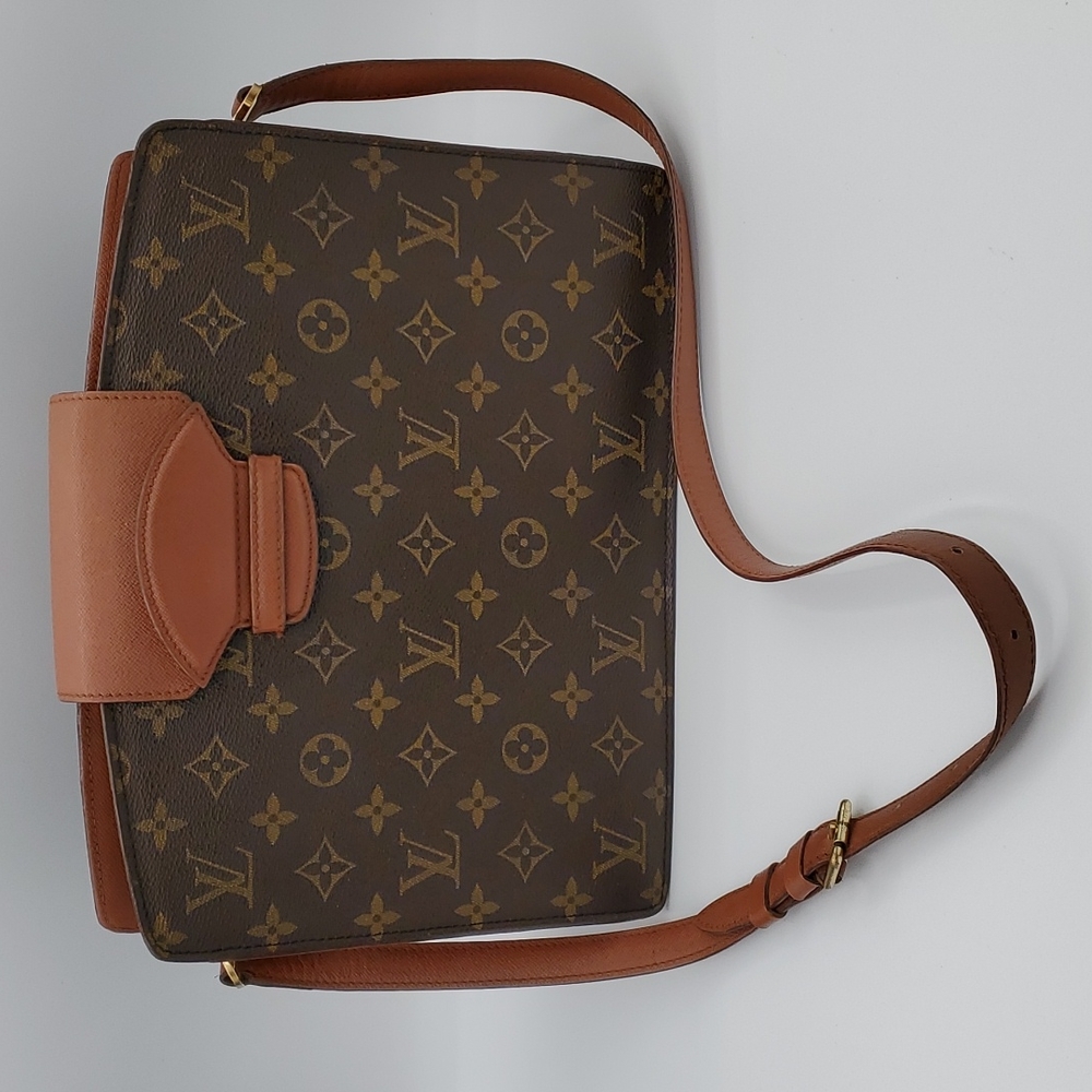 Louis Vuitton Courcelles